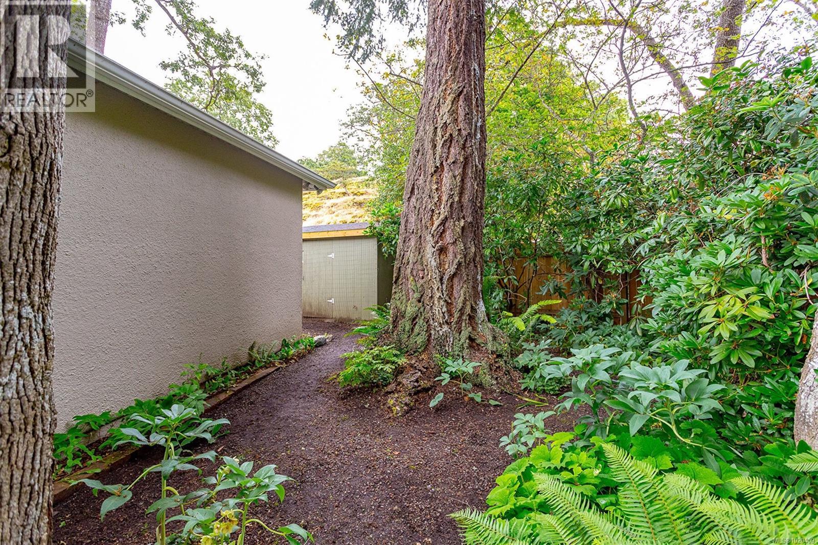 1941 Mayfair Dr, Saanich