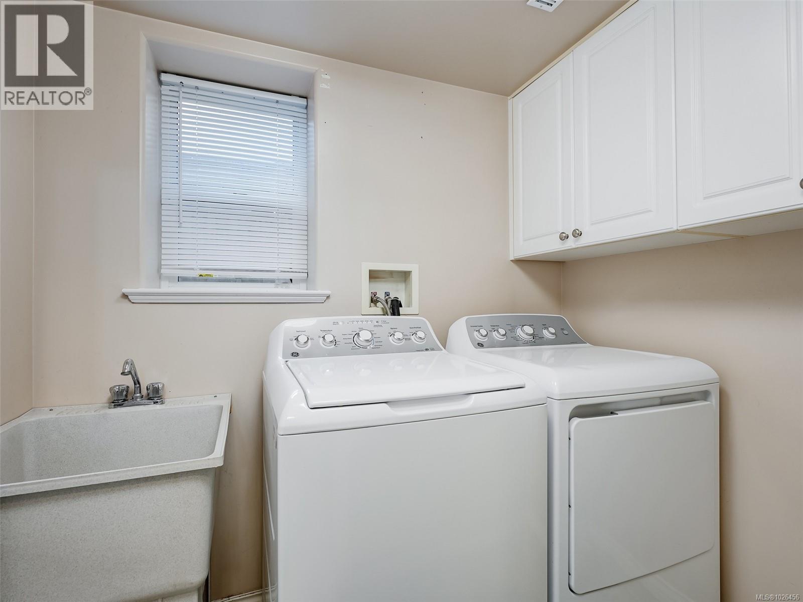 1276 Alan Rd, Saanich