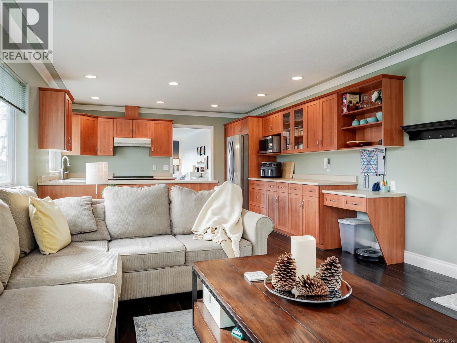 1276 Alan Rd, Saanich