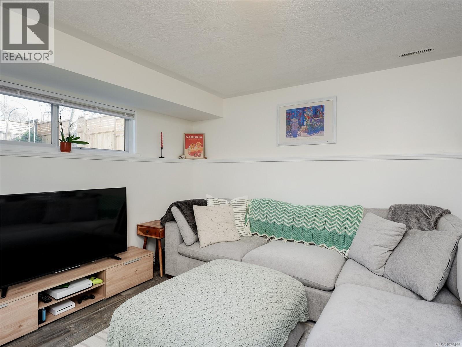 1276 Alan Rd, Saanich