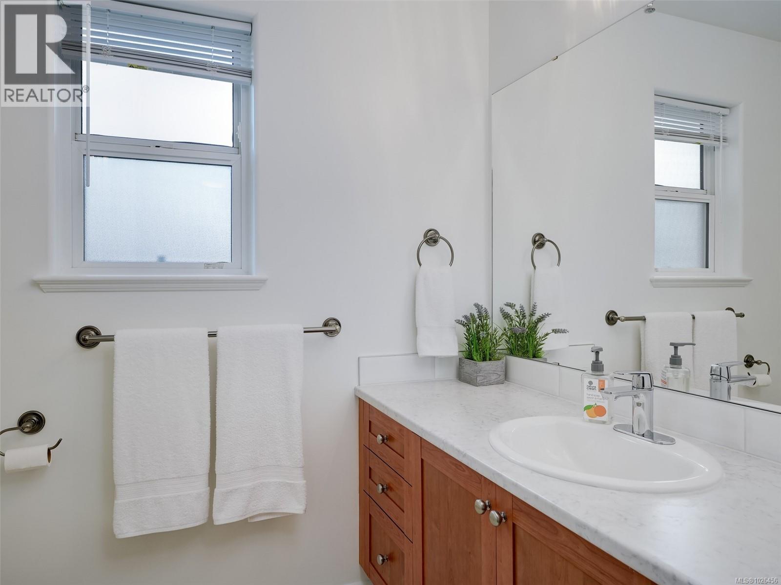 1276 Alan Rd, Saanich