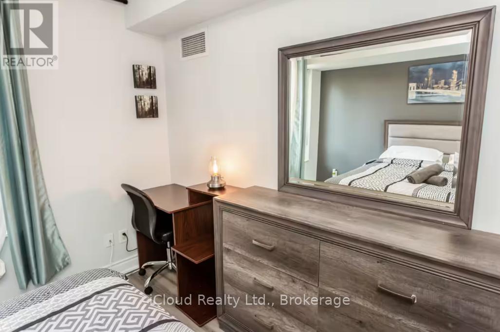 #933 3888 DUKE OF YORK BOULEVARD - 14