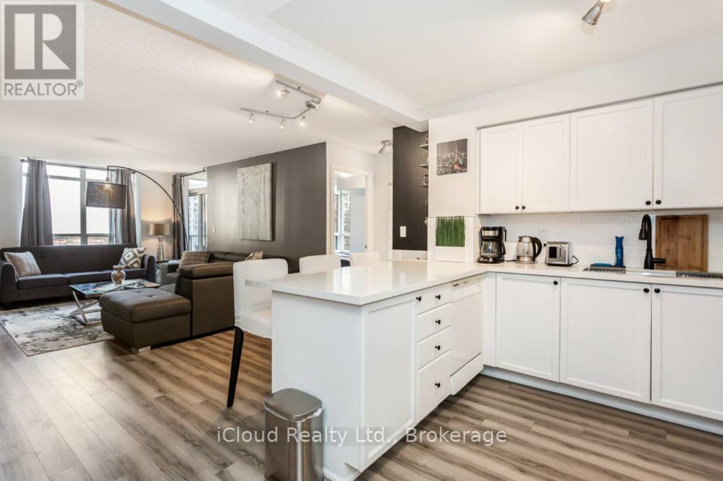 #933 3888 DUKE OF YORK BOULEVARD - 2