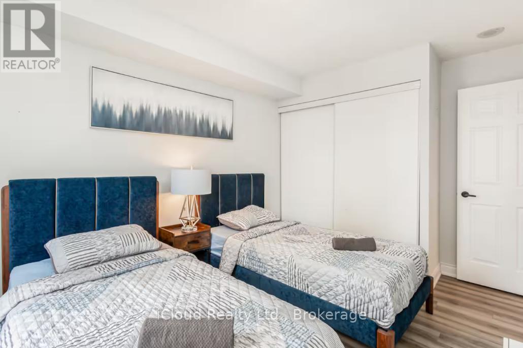 #933 3888 DUKE OF YORK BOULEVARD - 20