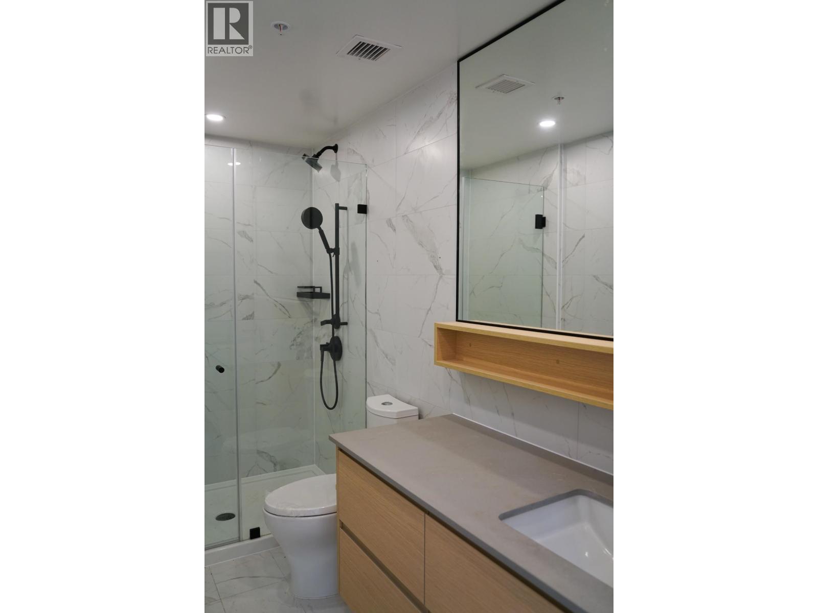 403 310 SALTER STREET, New Westminster