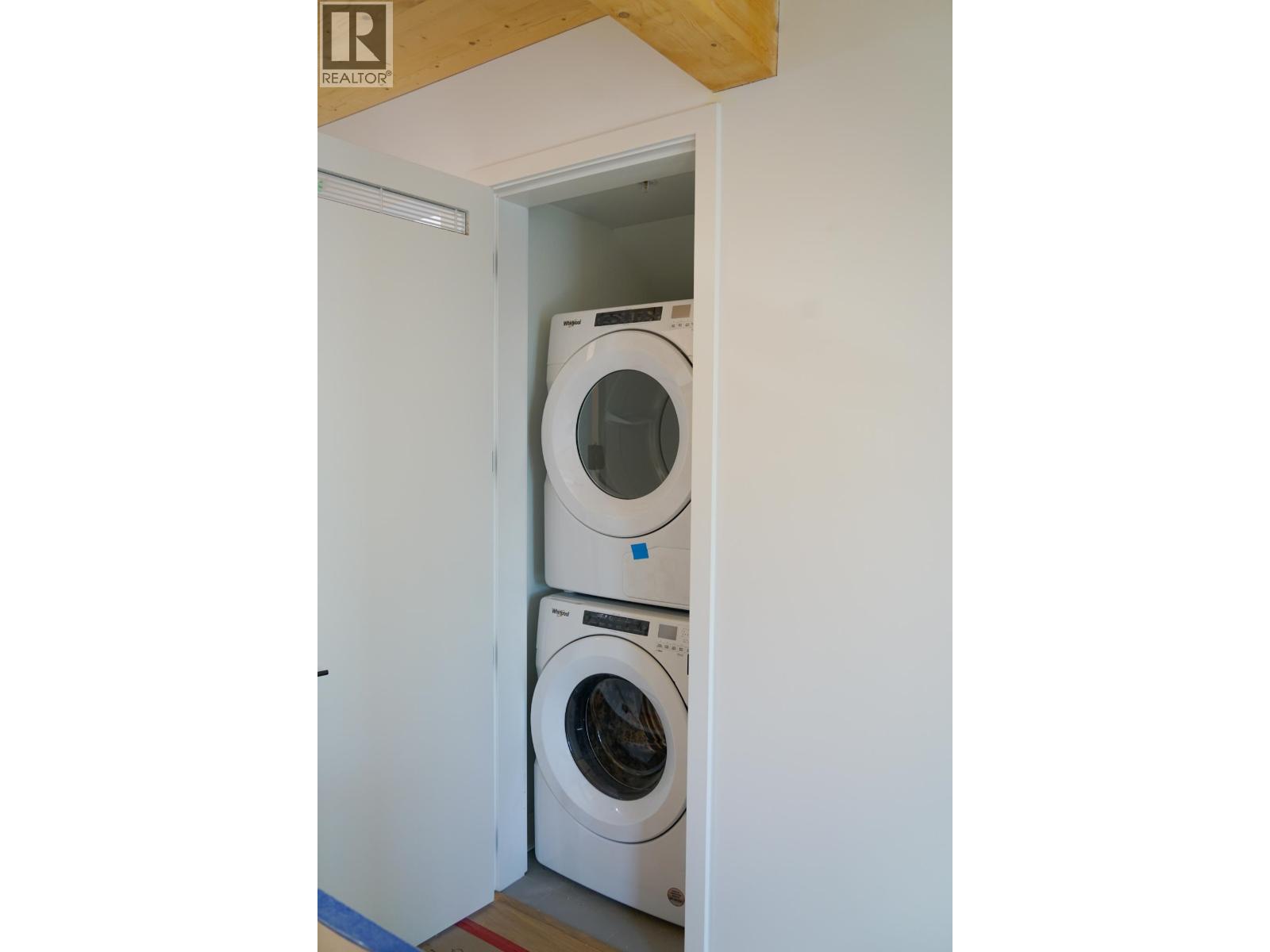 403 310 SALTER STREET, New Westminster