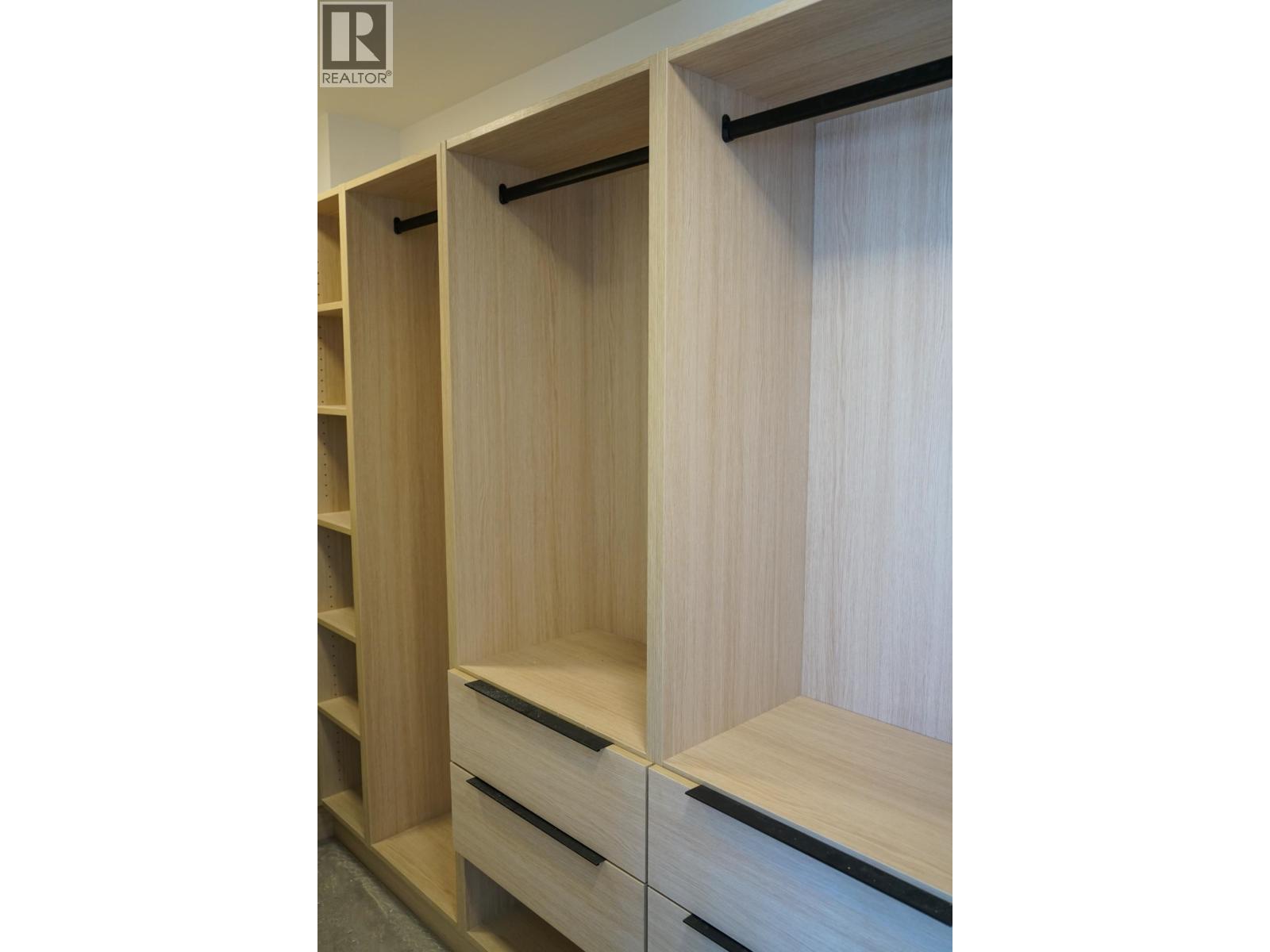 403 310 SALTER STREET, New Westminster