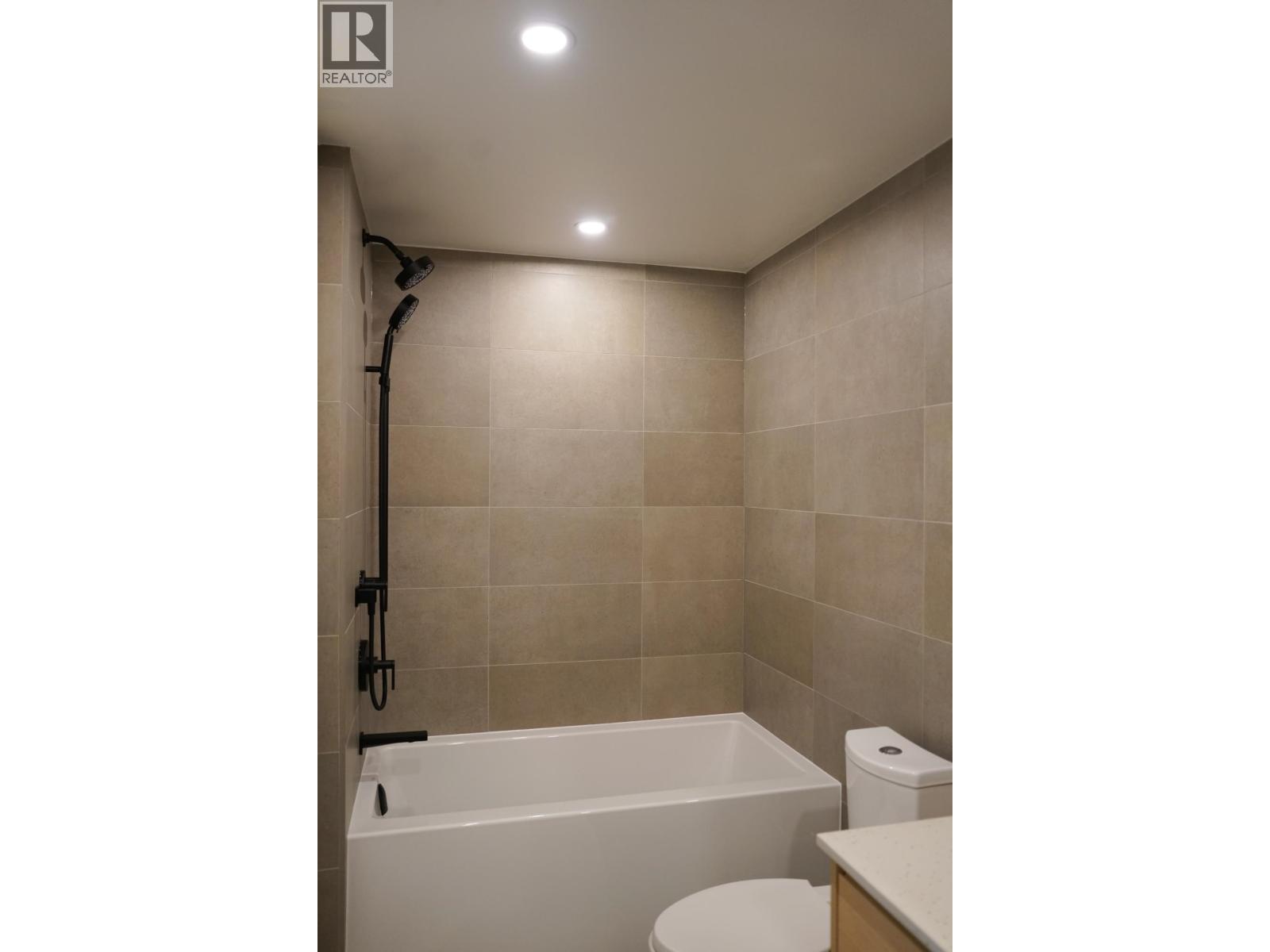 403 310 SALTER STREET, New Westminster