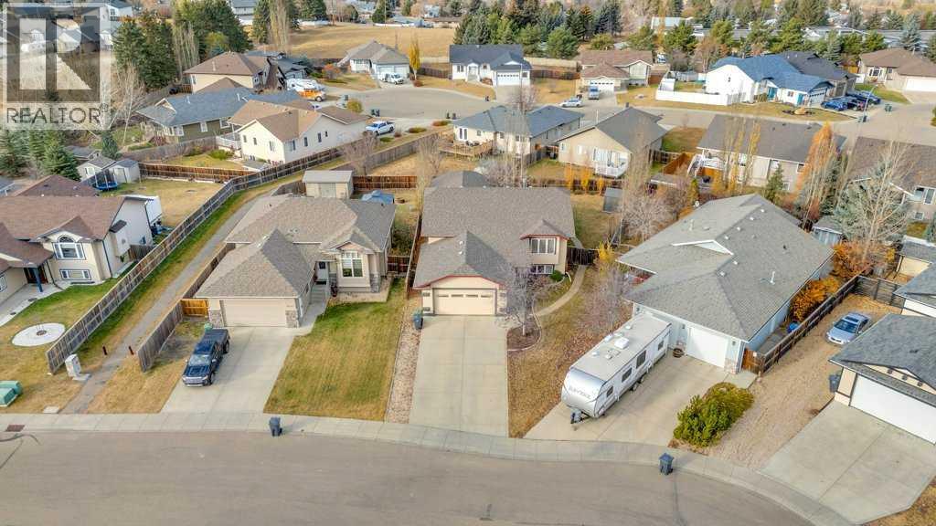 4026 40 Street Close - Photo 4 of 38, Ponoka, Alberta