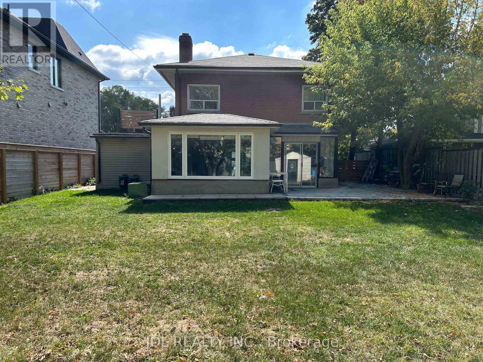 18 CADILLAC AVE AVENUE - Photo 2 of 26, Toronto (Clanton Park), Ontario