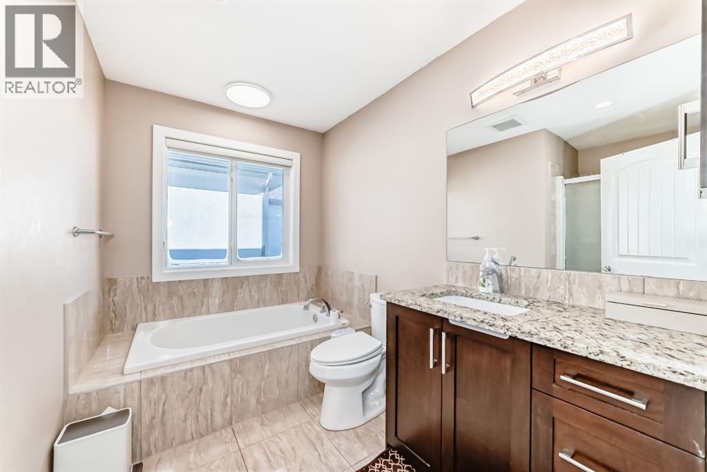 Single Family House for Sale in  Saddlelake Gardens NE Saddle Ridge Calgary 