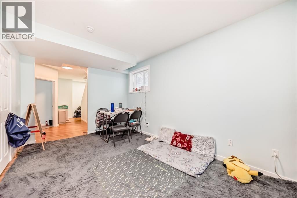 Single Family House for Sale in  Saddlelake Gardens NE Saddle Ridge Calgary 