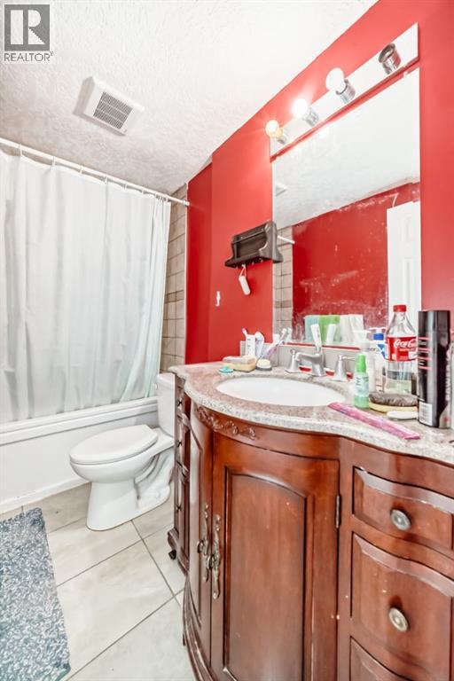 Single Family House for Sale in  Saddlelake Gardens NE Saddle Ridge Calgary 