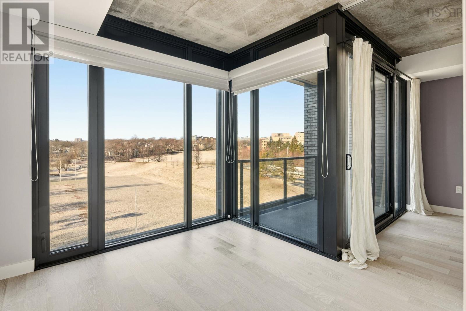 Property 20 of 42 of 618 1048 Wellington Street