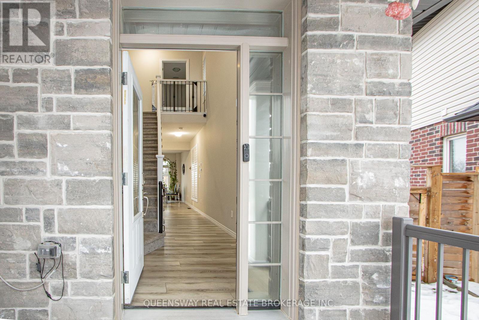 1306 CAEN AVENUE - Photo 4 of 35, Woodstock (Woodstock - North), Ontario