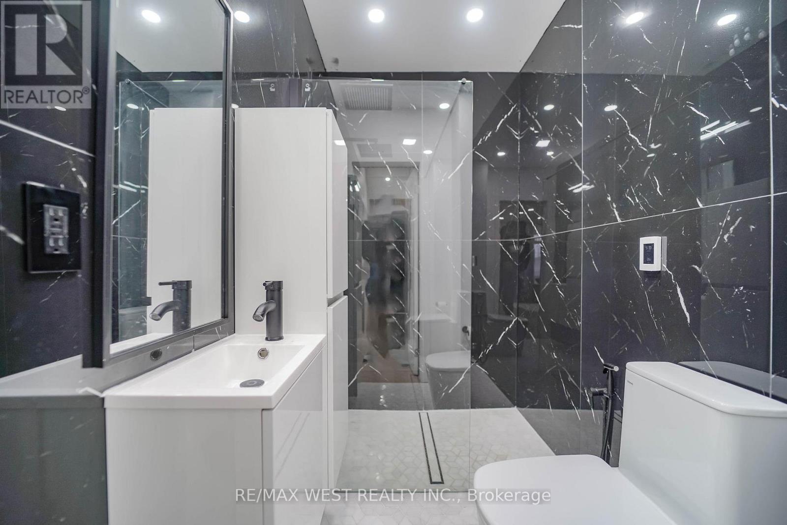 7118 YONGE STREET - 10