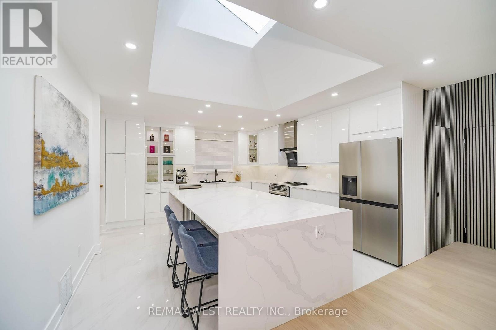 7118 YONGE STREET - 14