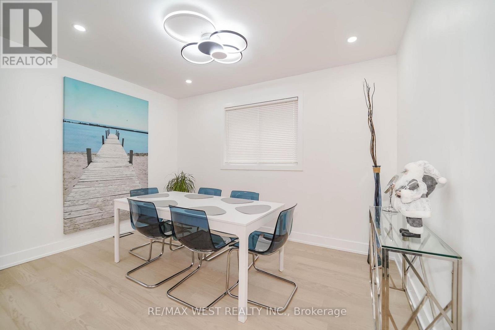 7118 YONGE STREET - 16