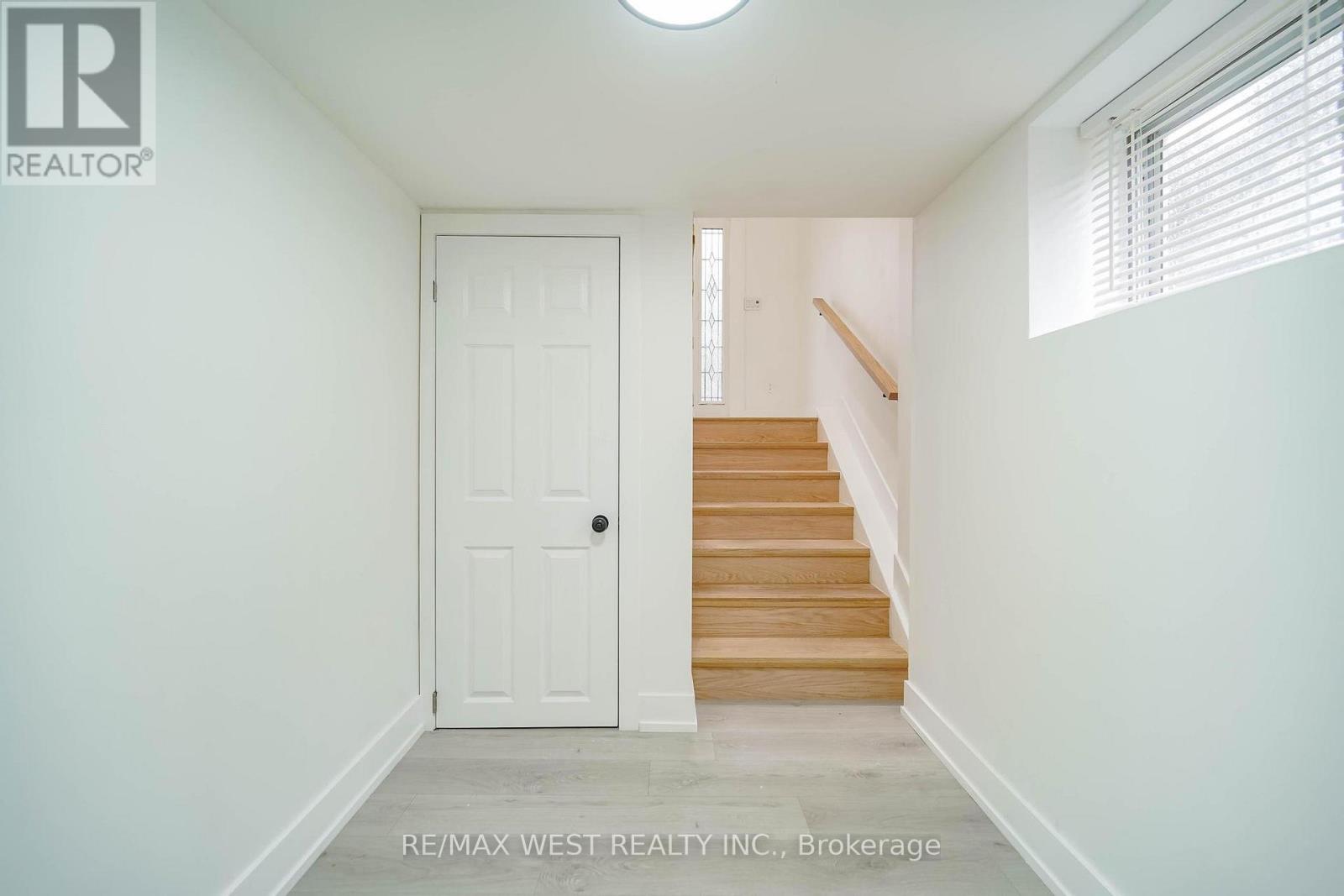 7118 YONGE STREET - 23