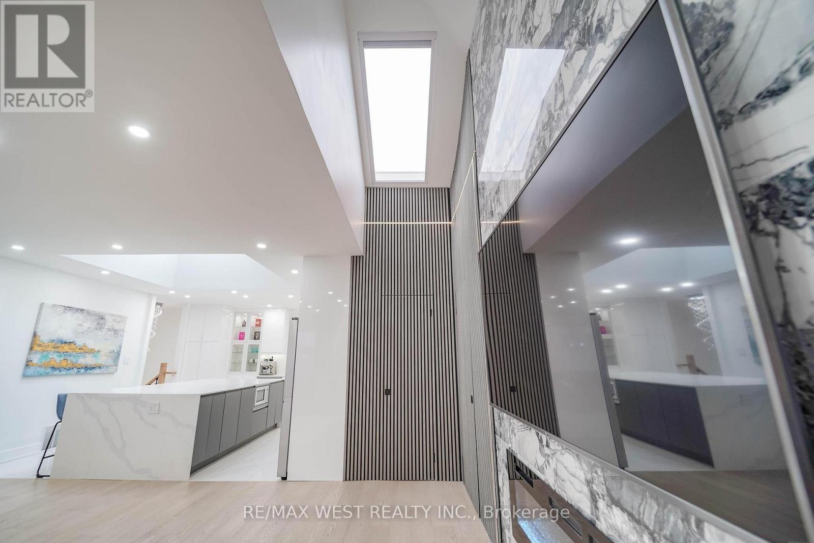 7118 YONGE STREET - 2