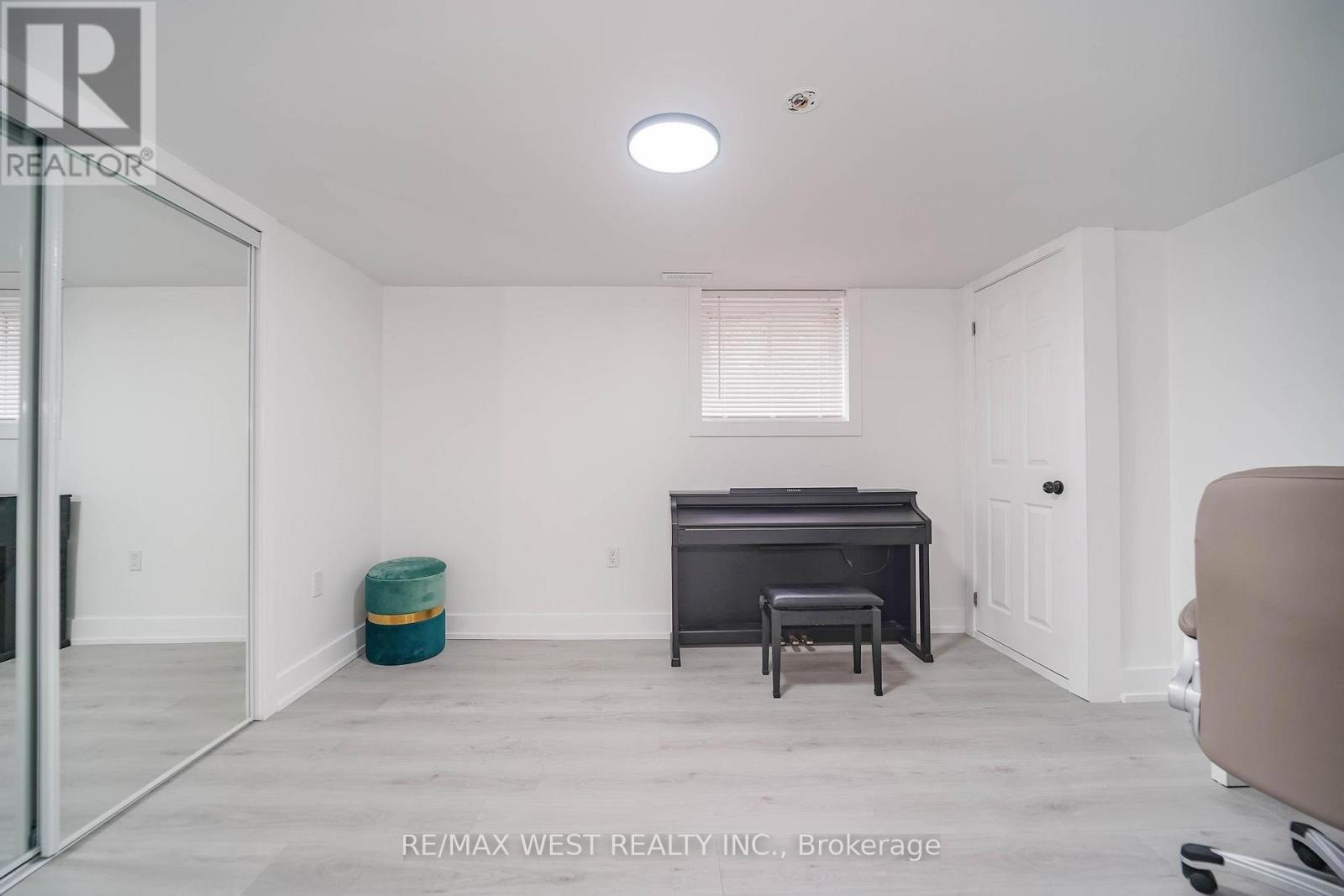 7118 YONGE STREET - 26