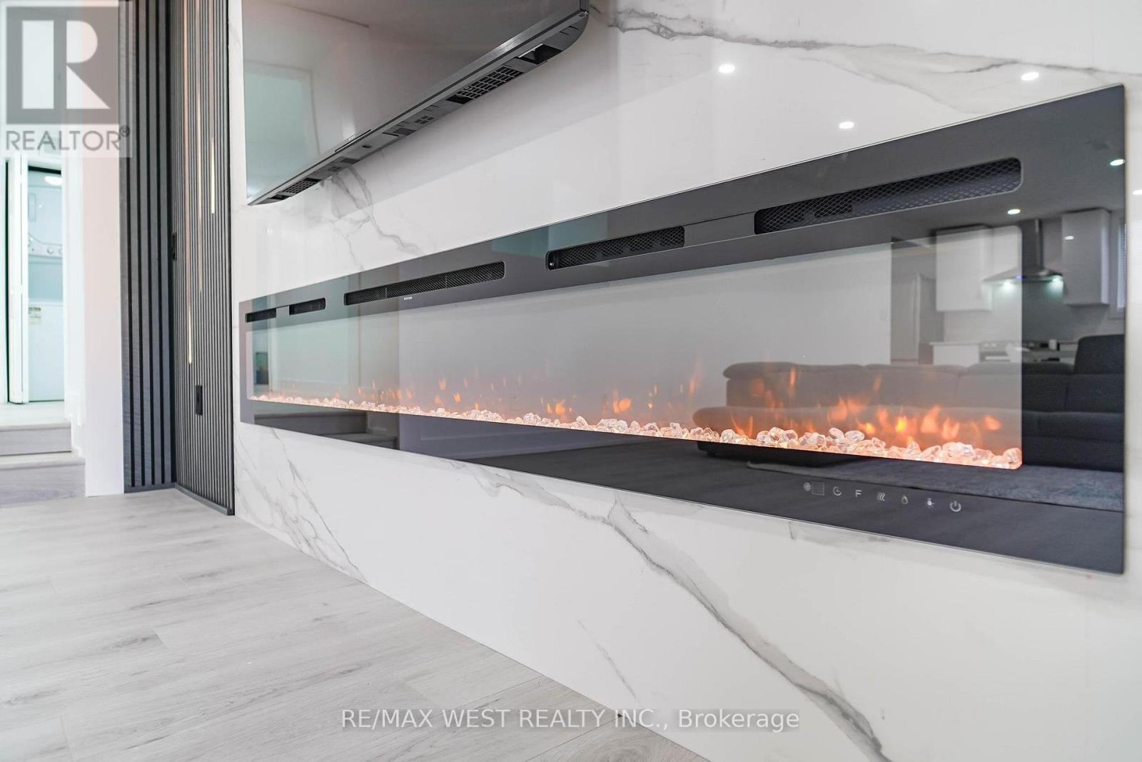 7118 YONGE STREET - 32