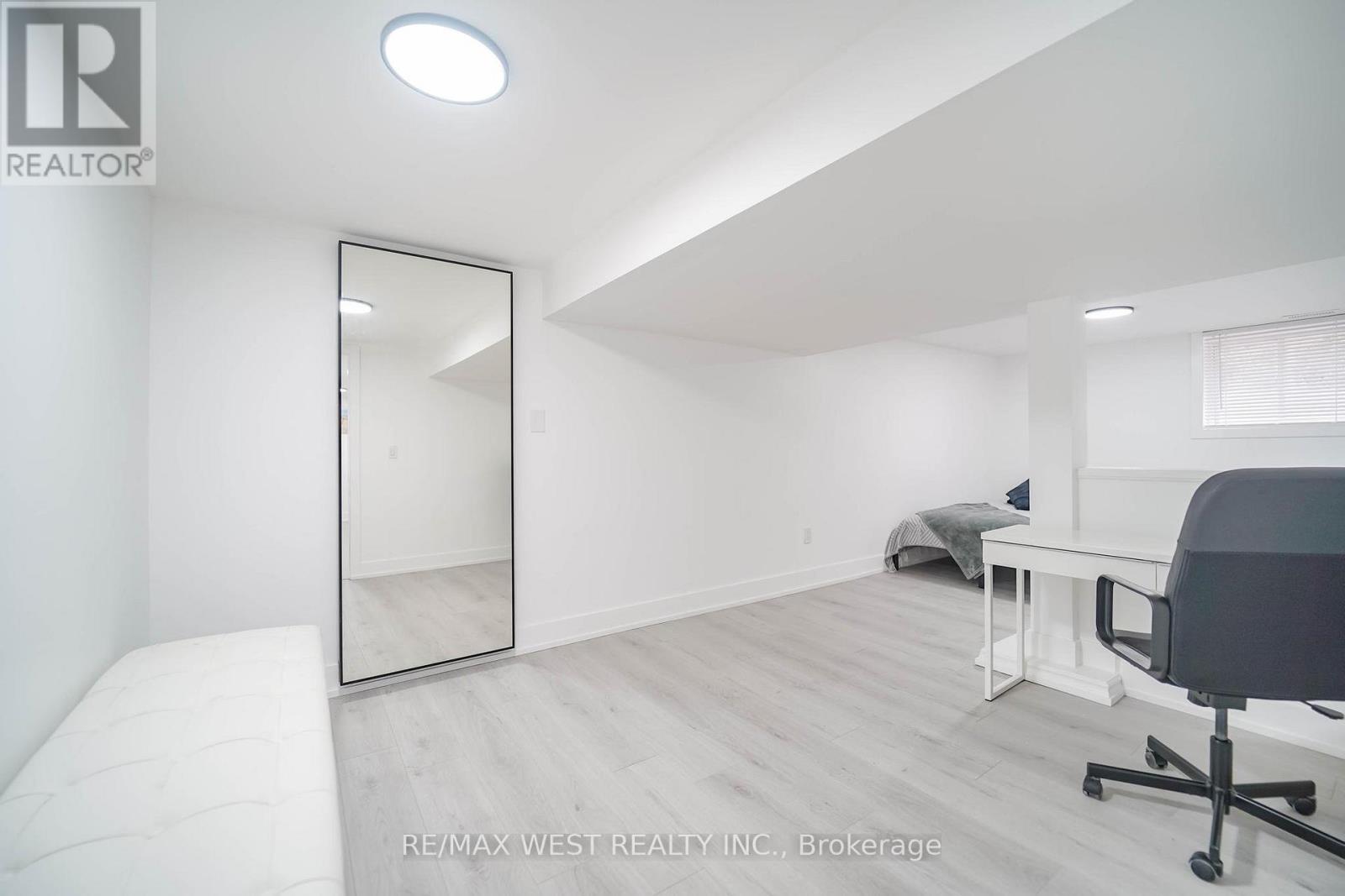 7118 YONGE STREET - 33