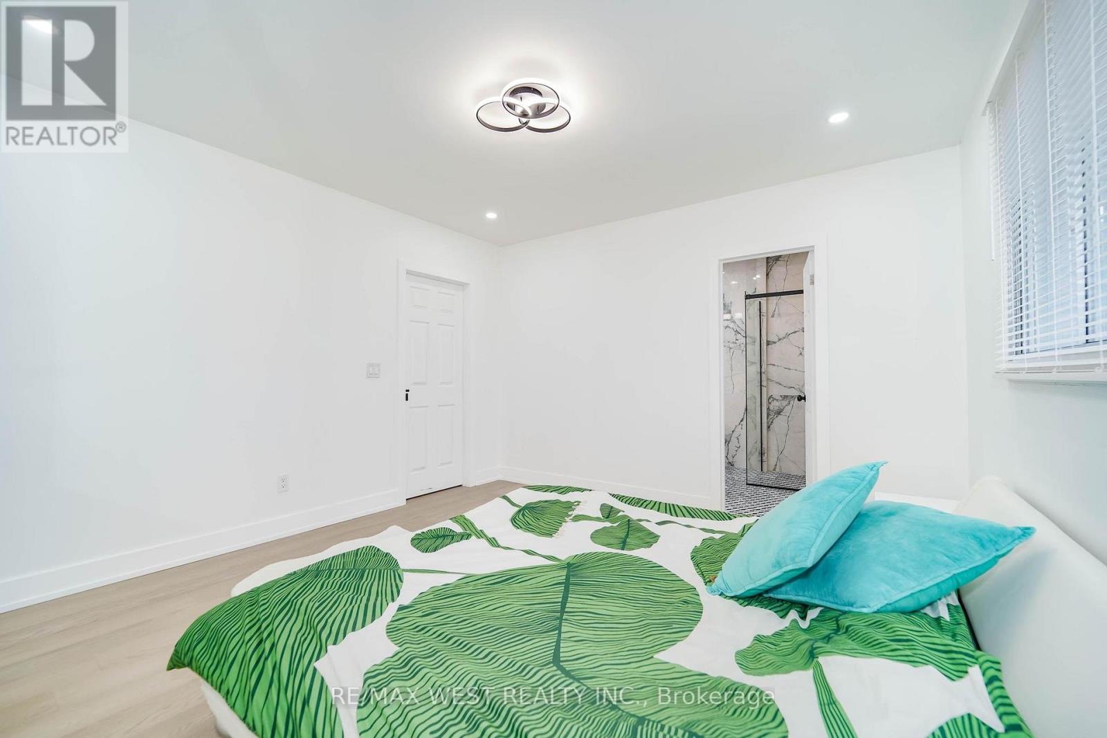7118 YONGE STREET - 6