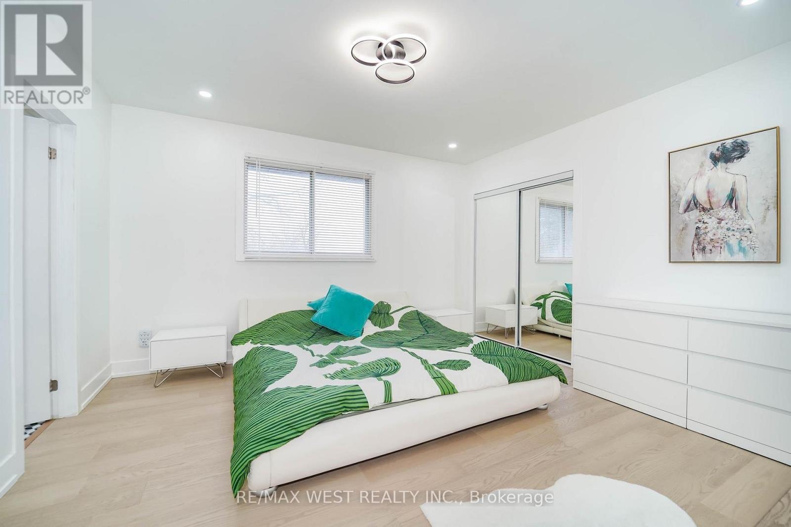 7118 YONGE STREET - 5
