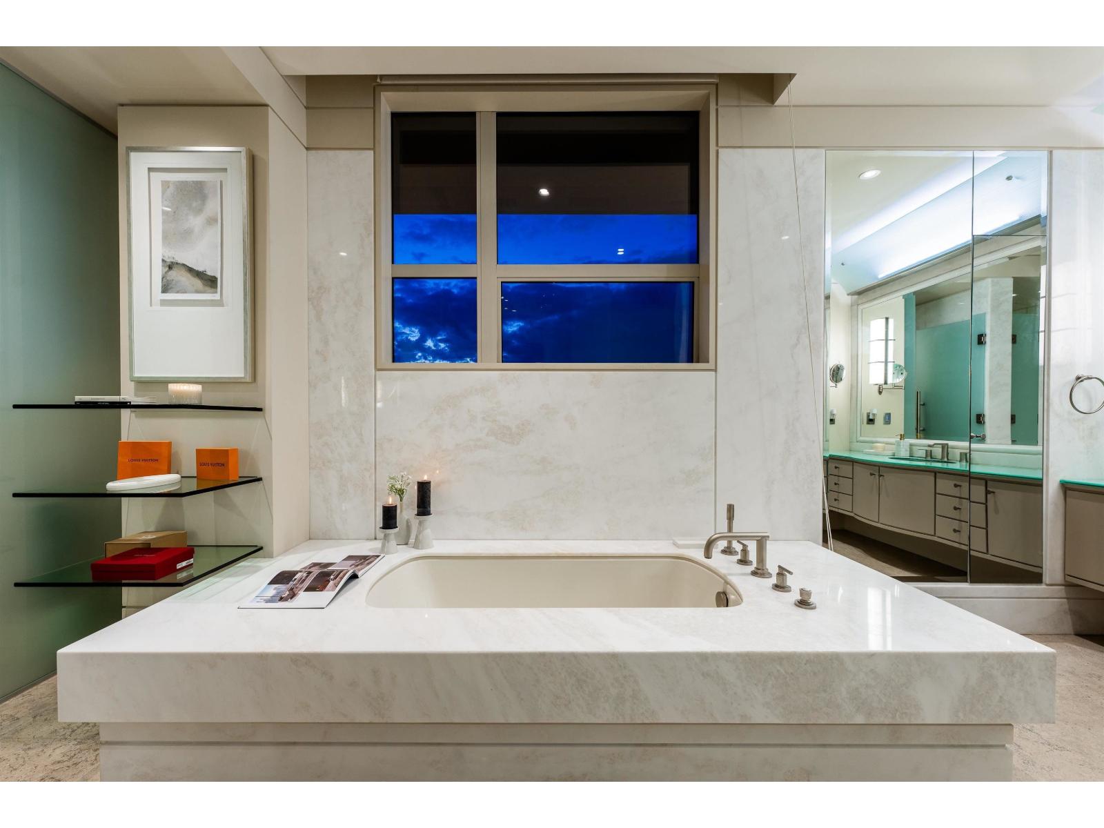 PH801 1551 FOSTER STREET, White Rock