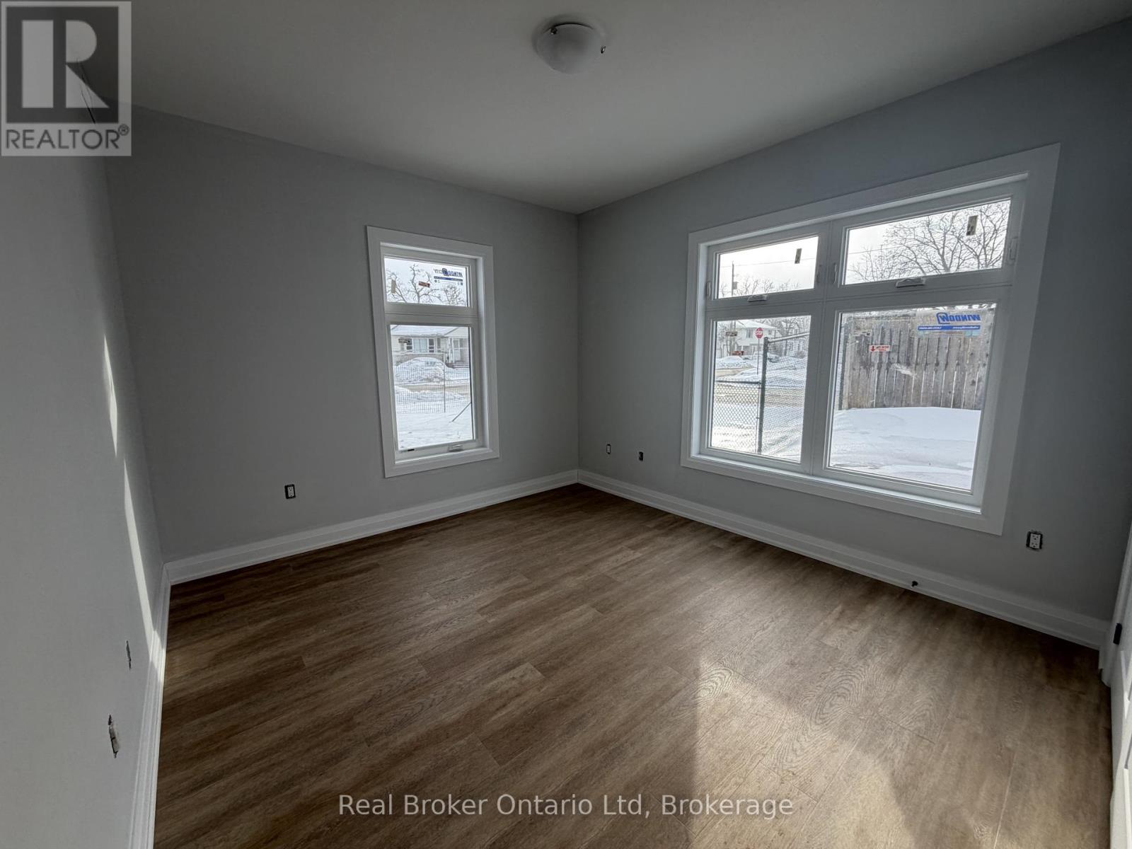 201 - 60 DONALD STREET - Photo 4 of 7, Barrie (Queen's Park), Ontario