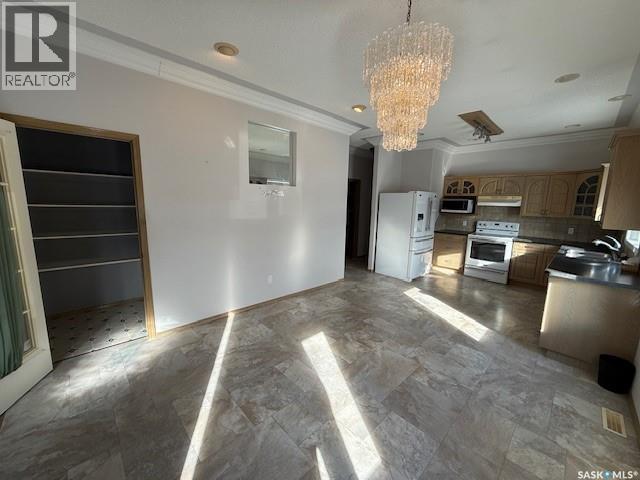 60 BANKS CRESCENT - 9