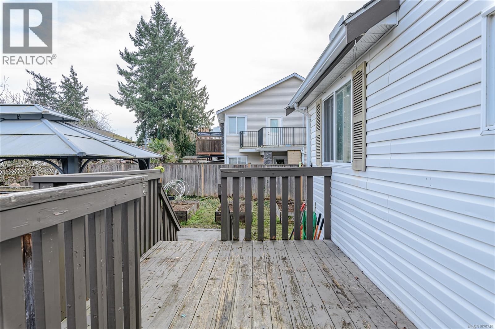 691 Charmar Cres, Langford