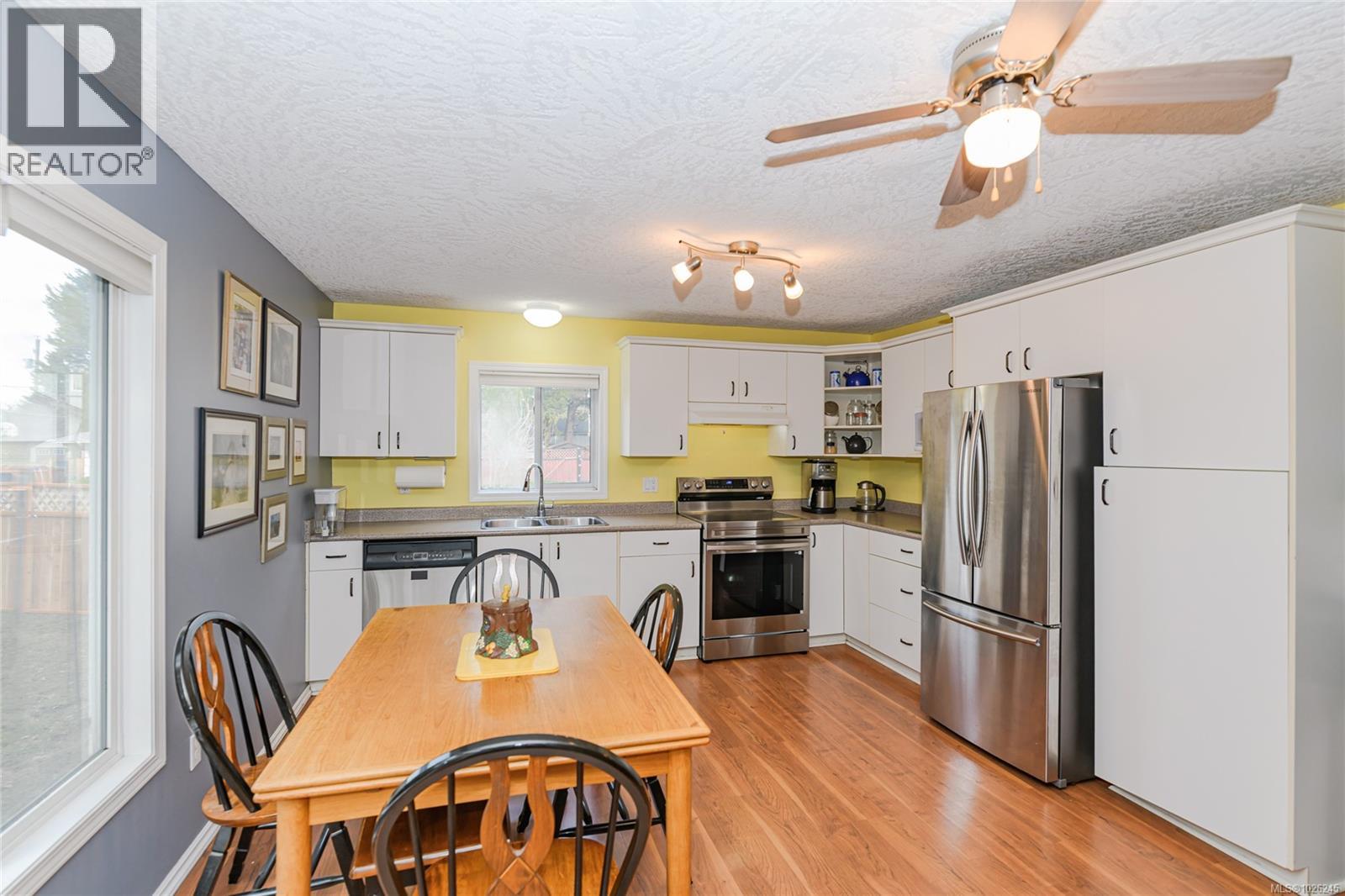 691 Charmar Cres, Langford