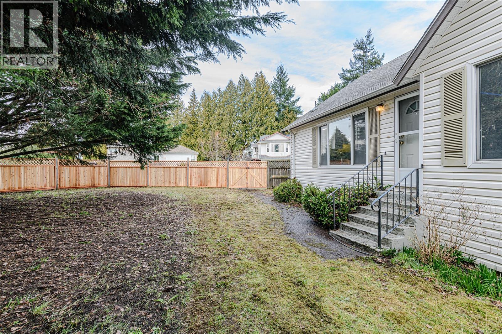 691 Charmar Cres, Langford