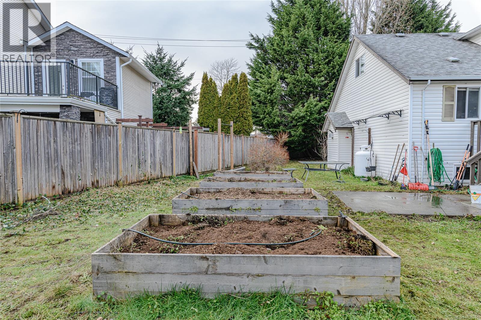 691 Charmar Cres, Langford