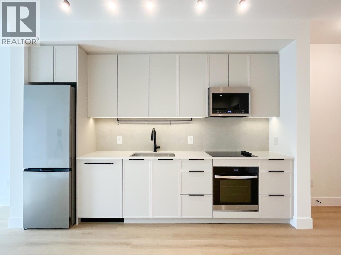 302 3055 MURRAY STREET, Port Moody