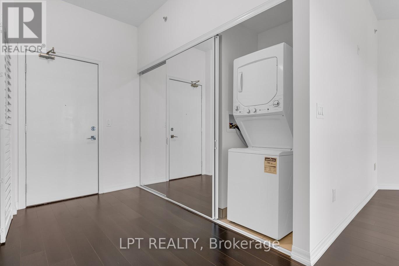 560 North Service Unit 901 photo 5