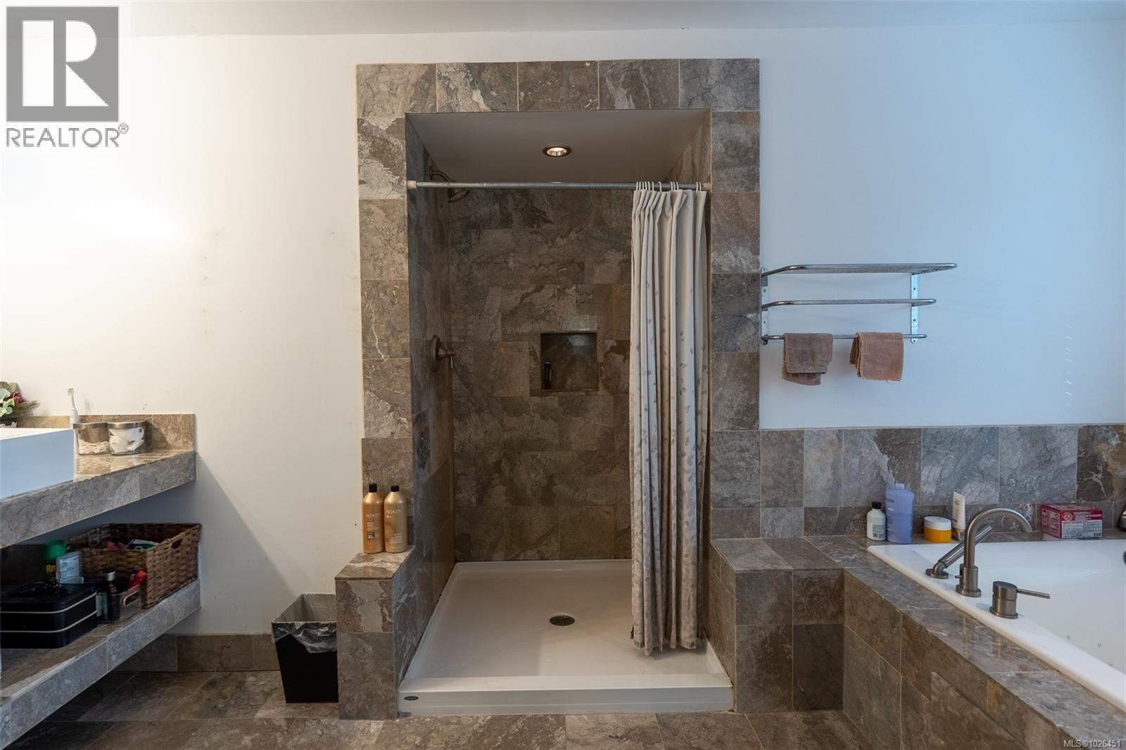 314 Reef Point Rd, Ucluelet