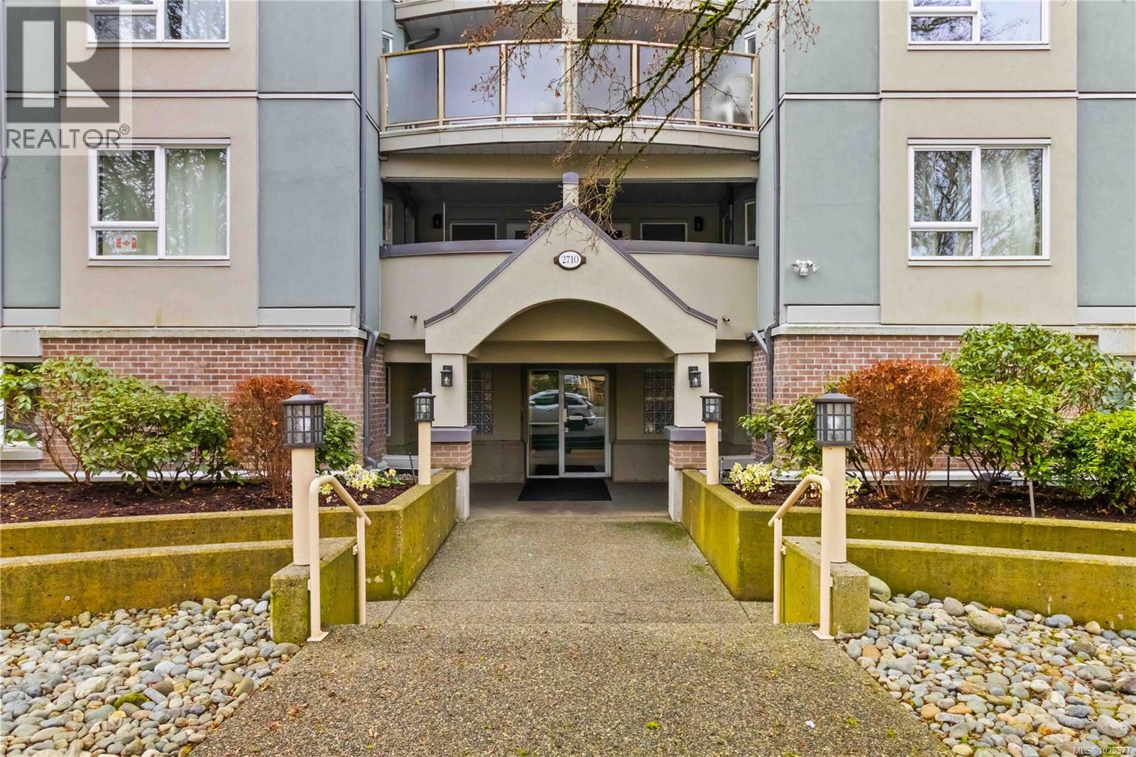 101 2710 Grosvenor Road, Victoria