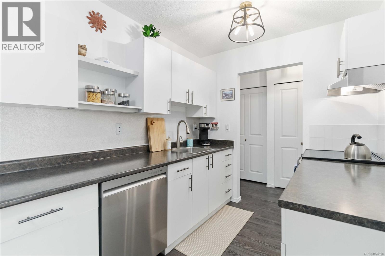 308 3225 Eldon Place, Saanich