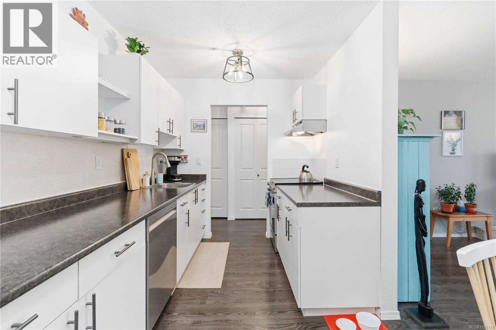 308 3225 Eldon Place, Saanich