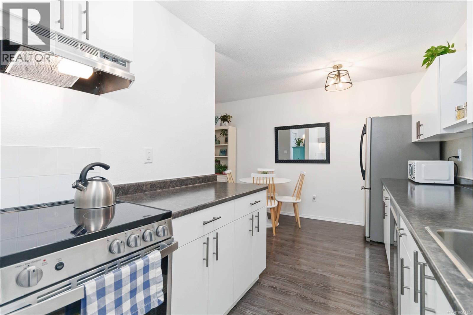 308 3225 Eldon Place, Saanich