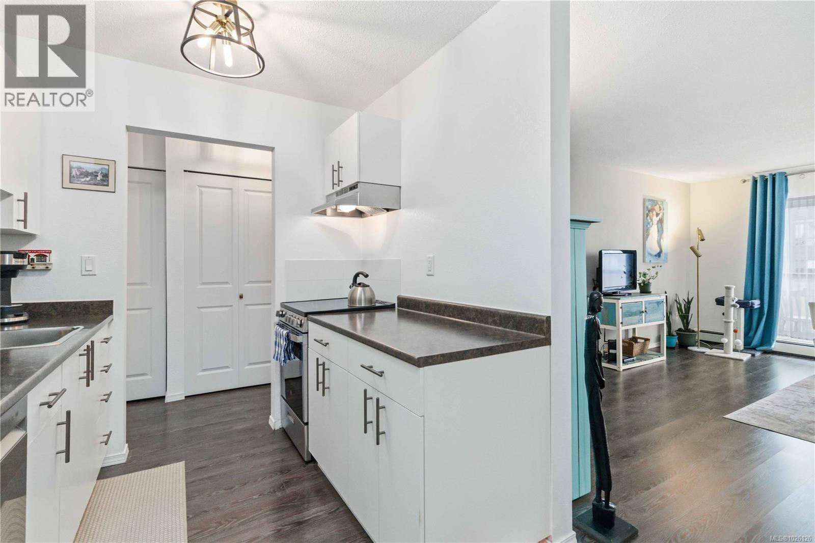 308 3225 Eldon Place, Saanich