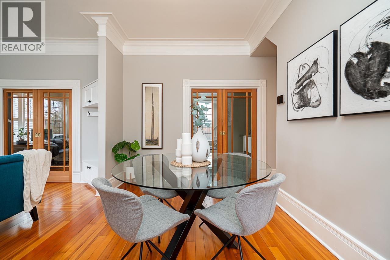 375 KEARY STREET, New Westminster