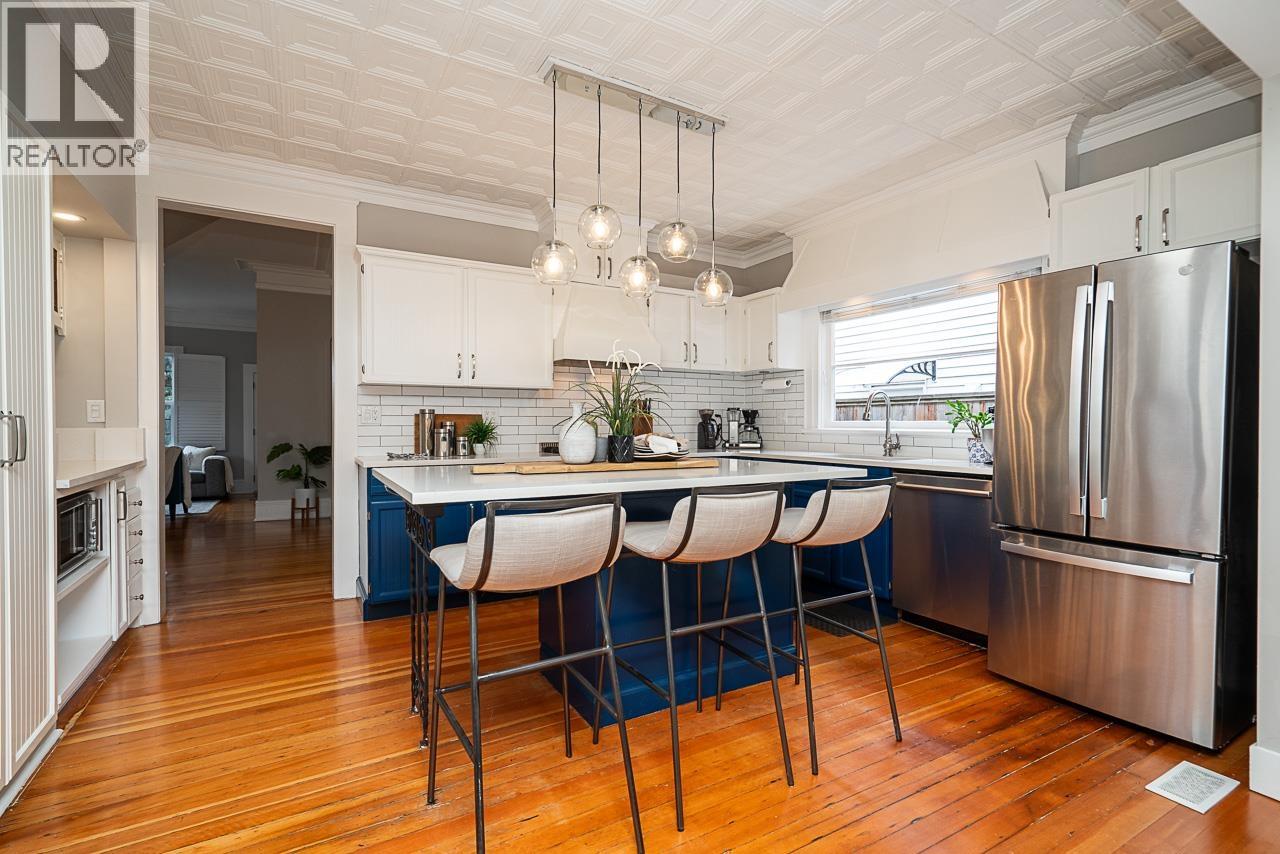 375 KEARY STREET, New Westminster