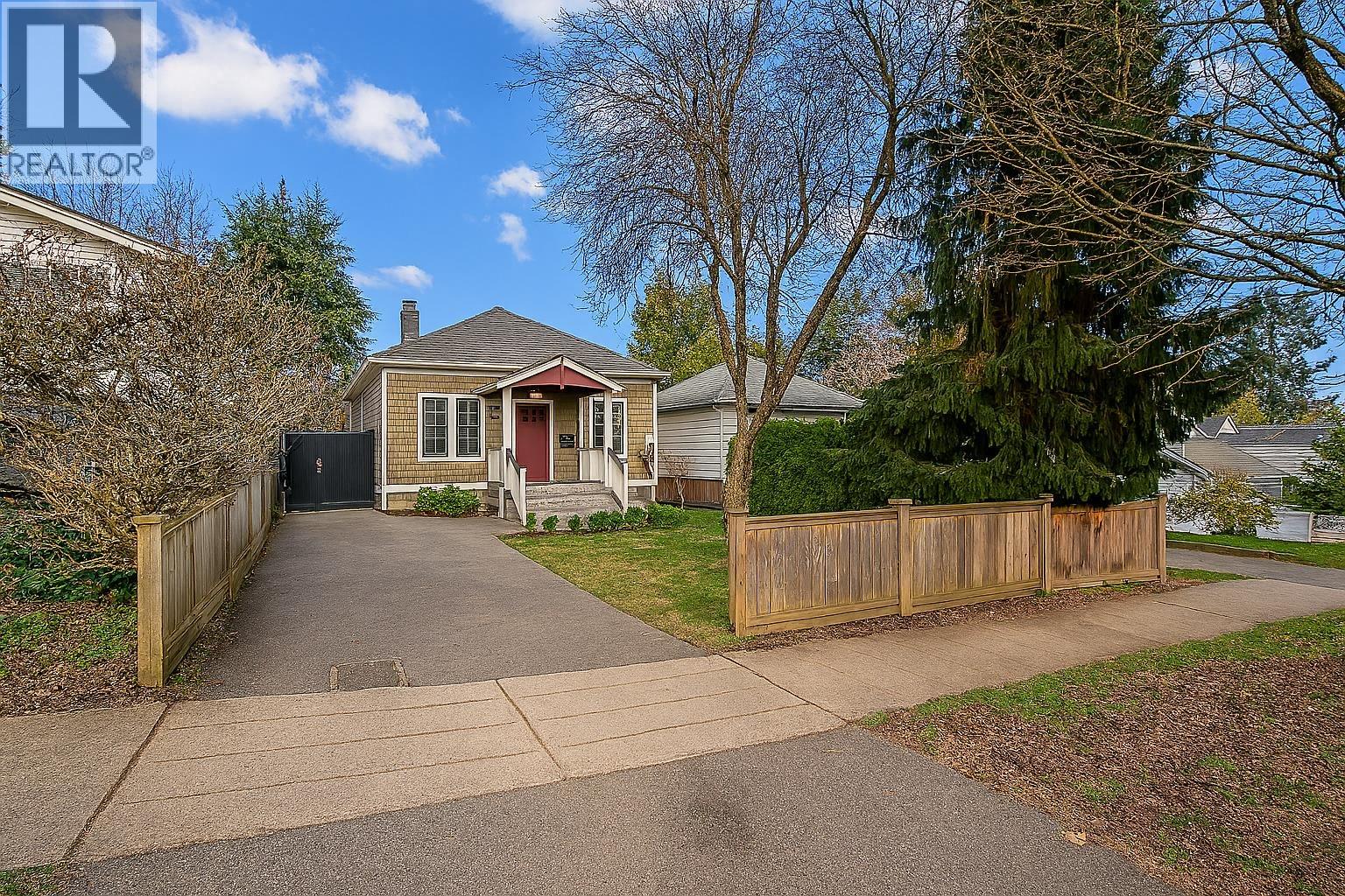 375 KEARY STREET, New Westminster