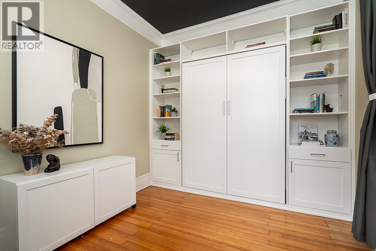 375 KEARY STREET, New Westminster