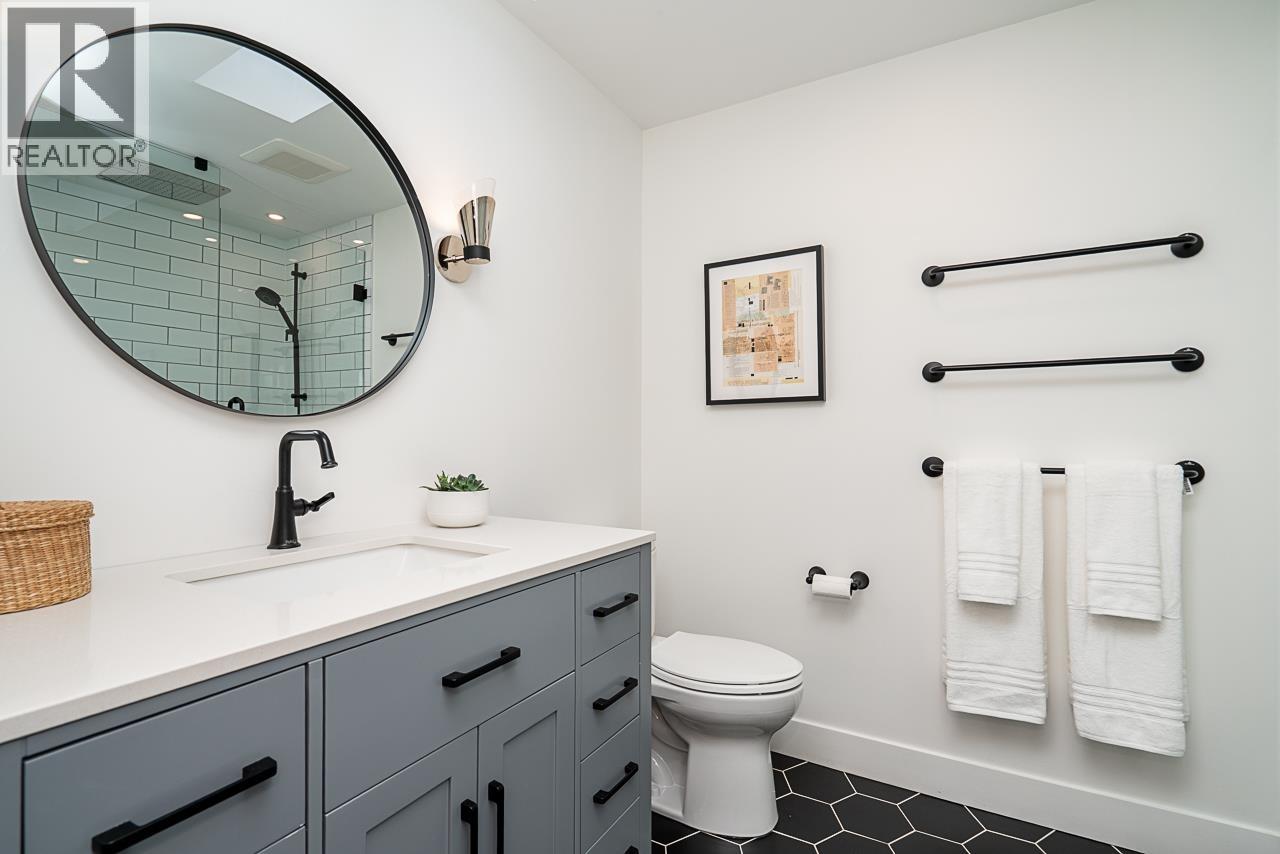 375 KEARY STREET, New Westminster