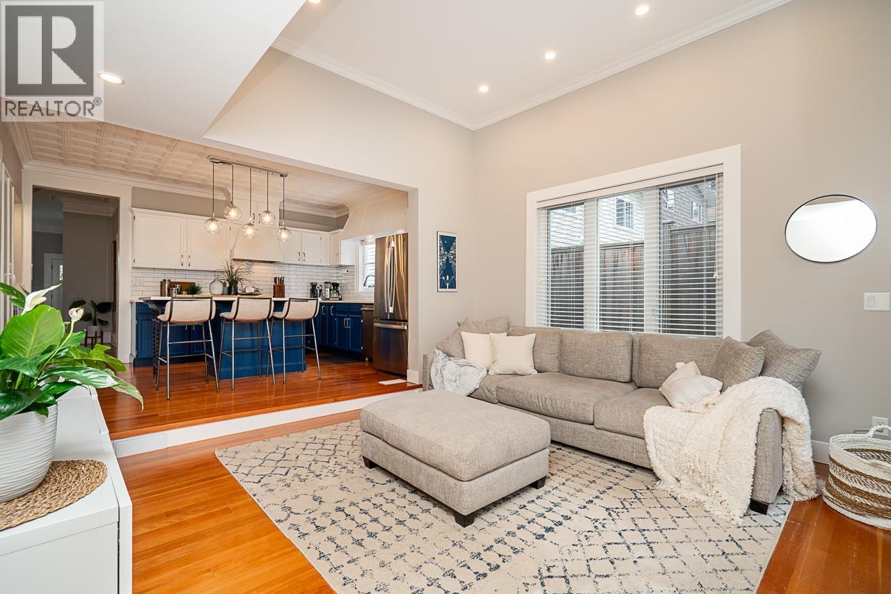 375 KEARY STREET, New Westminster